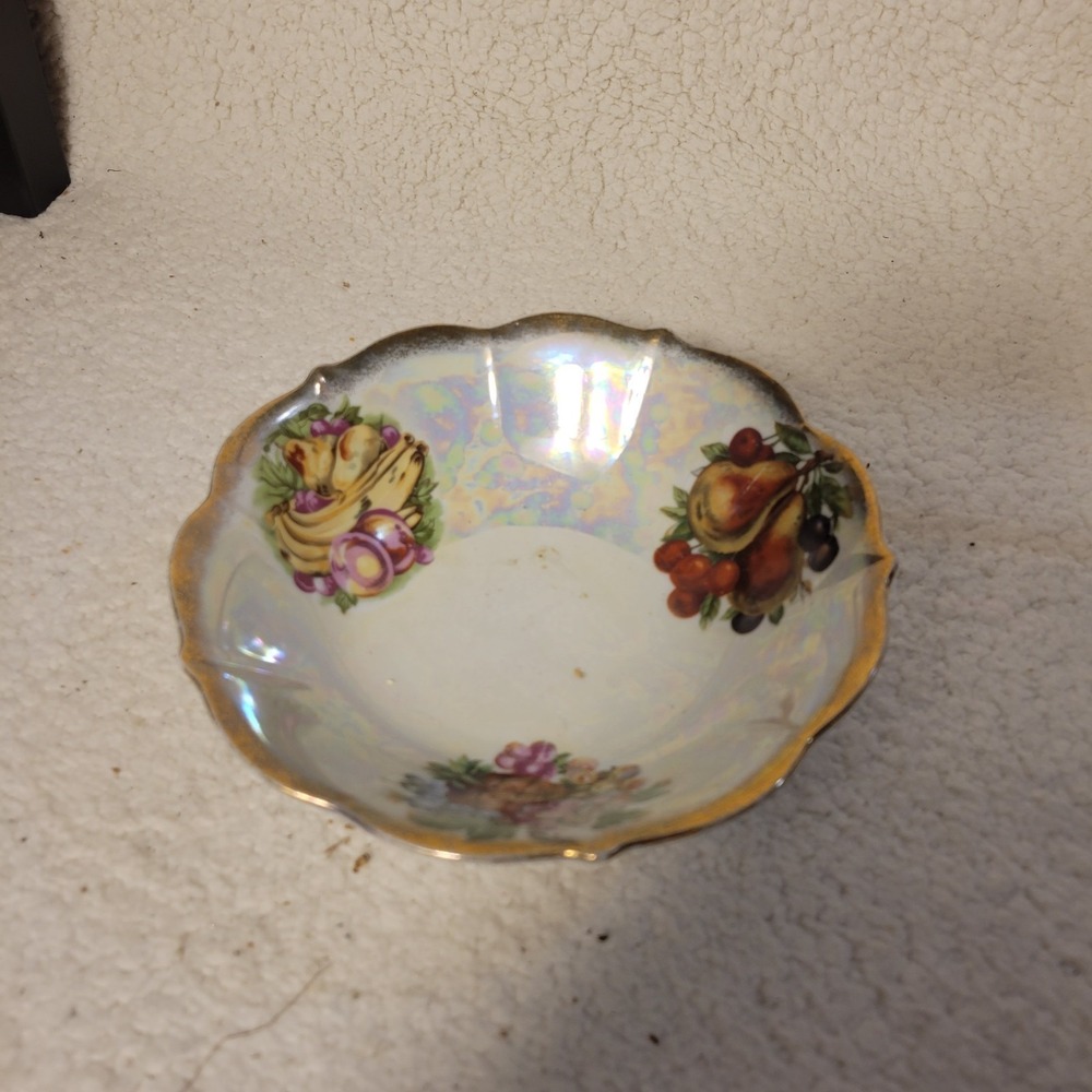 Bowl Opalescent Iridescent Porcelain Fruit grapes‎ bananas pears w Gold rim 8in